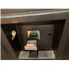 Image 4 : Dynamo 5x9 coin operated pool table