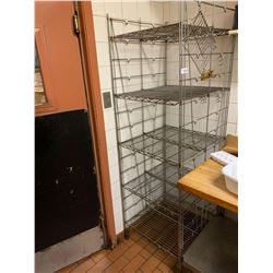 Wire shelving unit