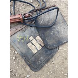 2 Heavy Mud Flaps and Hydraulic Cylinder