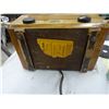 Image 3 : RCA VICTOR WOODEN ELECTRIC RADIO