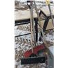 Image 1 : Lot 5 Snow Shovels