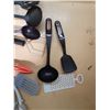 Image 7 : Box Kitchen Utensils