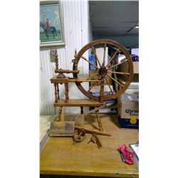 ANTIQUE SPINNING WHEEL WITH PARTS IN 2 CLEAR PLASTIC BAGS (NEEDS FIXING)