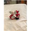 Image 1 : KISSING SANTA AND MRS. SANTA SALT AND PEPPER SHAKERS