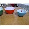 Image 2 : Early Pyrex Primary Mixing Bowl Set