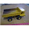 Image 4 : Ertl International 1/16 Scale Dump Truck