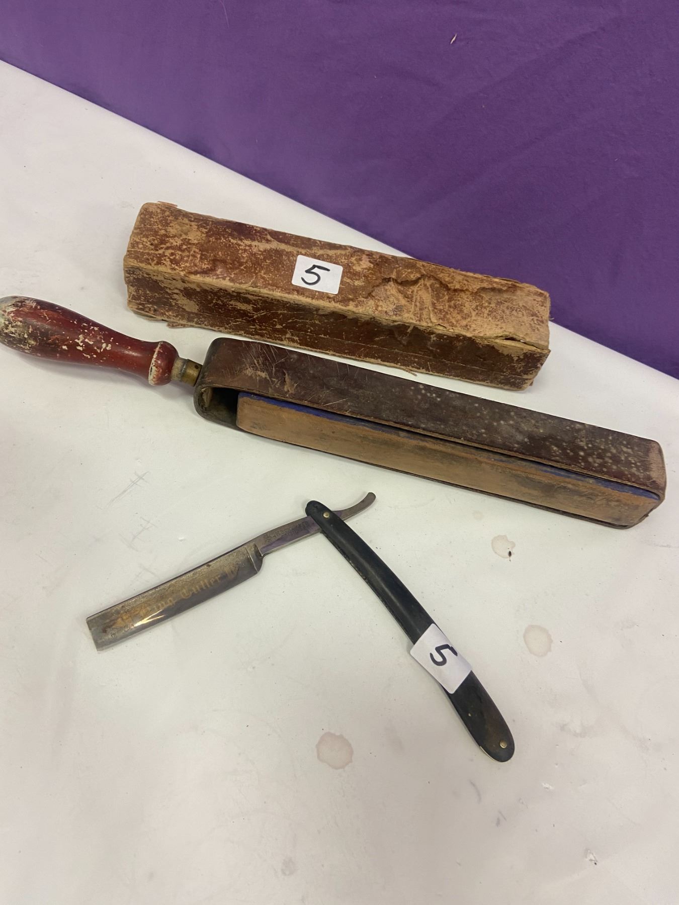 Straight Razor and Sharpening Strop - King Cutter - Schmalz Auctions