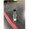 Image 4 : Tiny Clear Bottle, Black Lid