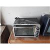Image 2 : TV & Toaster Oven