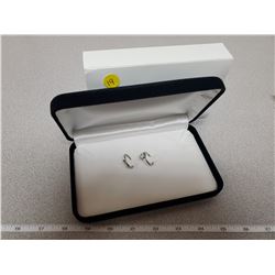 Engagement ring and wedding band in new jewellery box