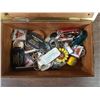 Image 5 : Metal Box & Lot Keychains