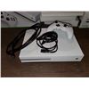 Image 2 : XBOX 1S 500 GB CONSOLE, CONTROLLER & CABLES (POWERS ON)