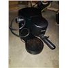 Image 3 : TOTE OF COFFEE MAKERS, KEURIG MACHINE
