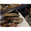 Image 3 : BUNDLE OF SHOVELS AND BOX OF TOOLS