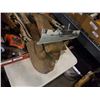 Image 4 : BUNDLE OF SHOVELS AND BOX OF TOOLS