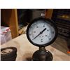 Image 3 : INDUSTRIAL WALL SCONCE LIGHT WITH PRESSURE GAUGE