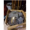 Image 1 : BOX OF SCREWS IN BLISTER PACKS
