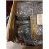Image 3 : BOX OF SCREWS IN BLISTER PACKS