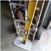 Image 6 : Grey 2 wheel dolly and level