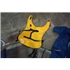 Image 4 : 2 prawn traps large dog life jacket, mustang floater jacket and boat lawn chair