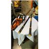 Image 1 : Black and decker hedge trimmer and loppers