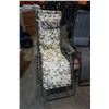 Image 3 : 2 FOLDING PATIO LOUNGERS