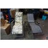 Image 5 : 2 FOLDING PATIO LOUNGERS