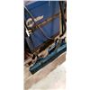 Image 9 : 2 snow shovels and rake