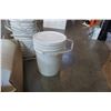 Image 6 : 32 FOOD GRADE PAILS AND LIDS