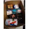 Image 2 : LOT OF VINTAGE OIL AND TOBACCO TINS, VINTAGE LAMP