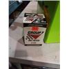 Image 3 : LOT OF VINTAGE OIL AND TOBACCO TINS, VINTAGE LAMP