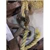 Image 3 : Stucco 10" pulley and rope