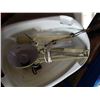 Image 2 : TUB OF FLEXIBLE CLAMP ON LIGHT AND SHOP LIGHT