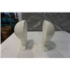 Image 3 : PAIR OF WHITE STONE BOOKENDS
