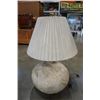 Image 2 : 2 DECORATIVE TABLE LAMPS