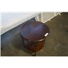 Image 3 : ANTIQUE ROUND MAHOGANY 2 TIERED PARLOUR TABLE