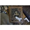 Image 1 : ANTIQUE LEATHER BOUND FULL SIZE BIBLE