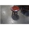 Image 1 : REPRODUCTION ADJUSTABLE PIANO STOOL