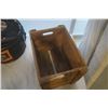 Image 4 : VINTAGE GRAY BEVERAGE CRATE