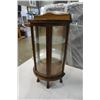 Image 3 : SMALL VINTAGE BOWED GLASS DISPLAY CABINET APPROX 22 INCHES TALL
