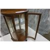 Image 5 : SMALL VINTAGE BOWED GLASS DISPLAY CABINET APPROX 22 INCHES TALL