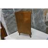 Image 7 : SMALL VINTAGE BOWED GLASS DISPLAY CABINET APPROX 22 INCHES TALL