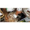 Image 3 : 2 BOXES OF FONDUE POT, KITCHEN ITEMS, BOWLS