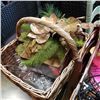 Image 4 : Box and basket of collectibles