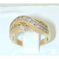 2517 14K Gold Ring w/ Diamonds