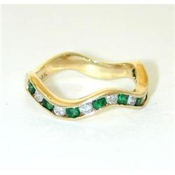 6235 14K Gold Ring w/ Emerald/ Diamonds