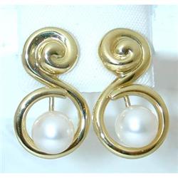 9402 18K Gold Post Earrings w/ Pearl
