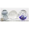 Image 1 : SET OF 3 CRYSTAL PAPERWEIGHTS BY DYNASTY GALLERIES