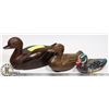 Image 1 : 3 WOODEN DUCKS