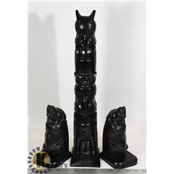 NATIVE AMERICAN TOTEM POLE AND BOOKSHELF HOLDER